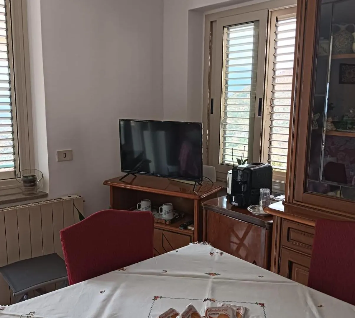 Holiday Room 